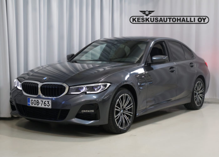 BMW 330